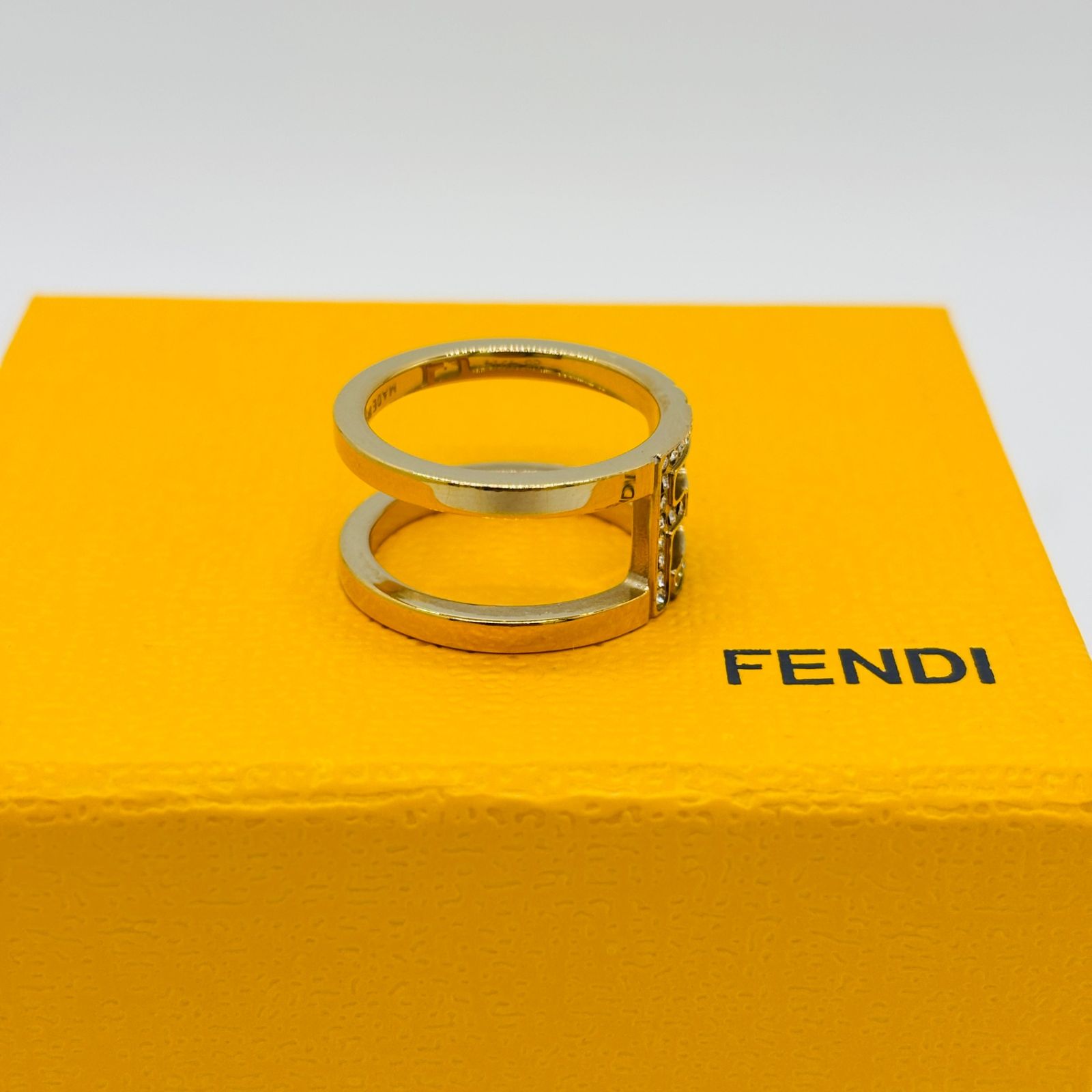 【美品】FENDI フェンディ ストーンロゴ 指輪 リング ゴールド Mサイズ FENDI ゴールド&ストーン リング Mサイズ