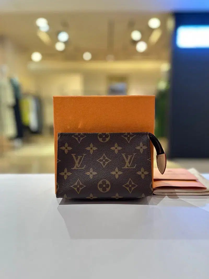ルイヴィトン ポシェット トワレ 15 クラッチバッグ M47546