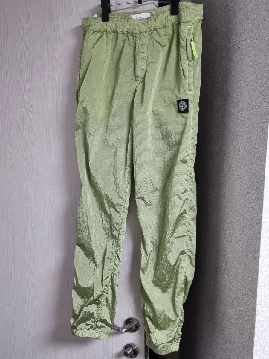 ロ*ナ様 ストーンアイランド　ナイロンパンツ　カーキ　ナイロンメタル 中古・古着通販】STONE ISLAND (ストーンアイランド) ナイロンメタル