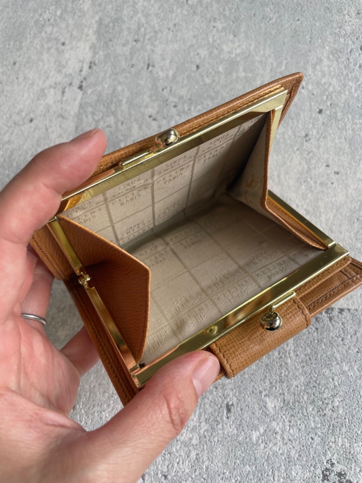 CELINE サルキープレート がま口財布 ベージュ - メルカリ 