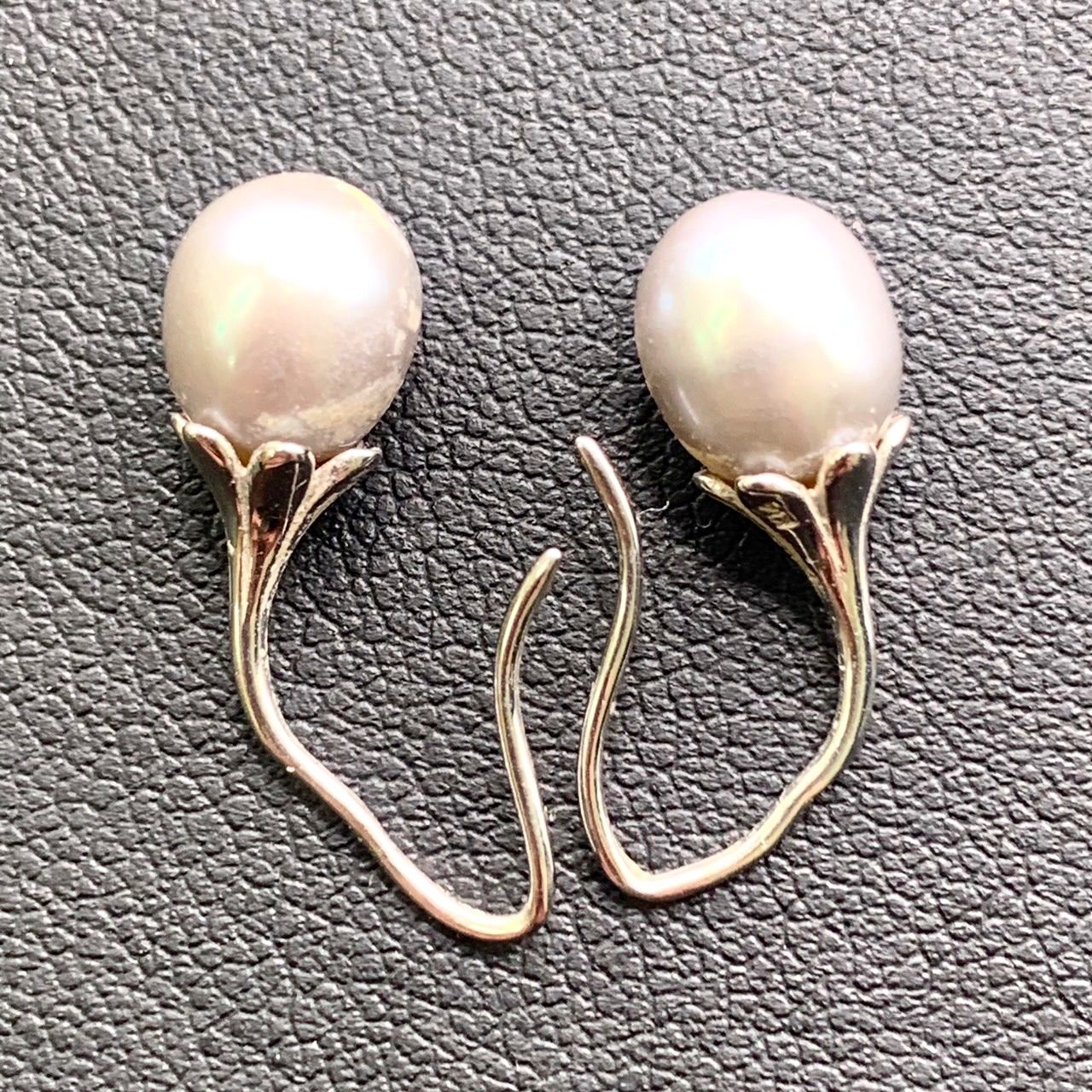 大人の必需品⭐️楕円形グレーパールのピアス】 +K14金具 ひとつあると 