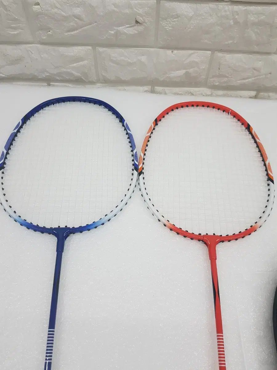 Comet スポーツ バドミントン ラケット 2 犬 ＋ 羽根 セット です