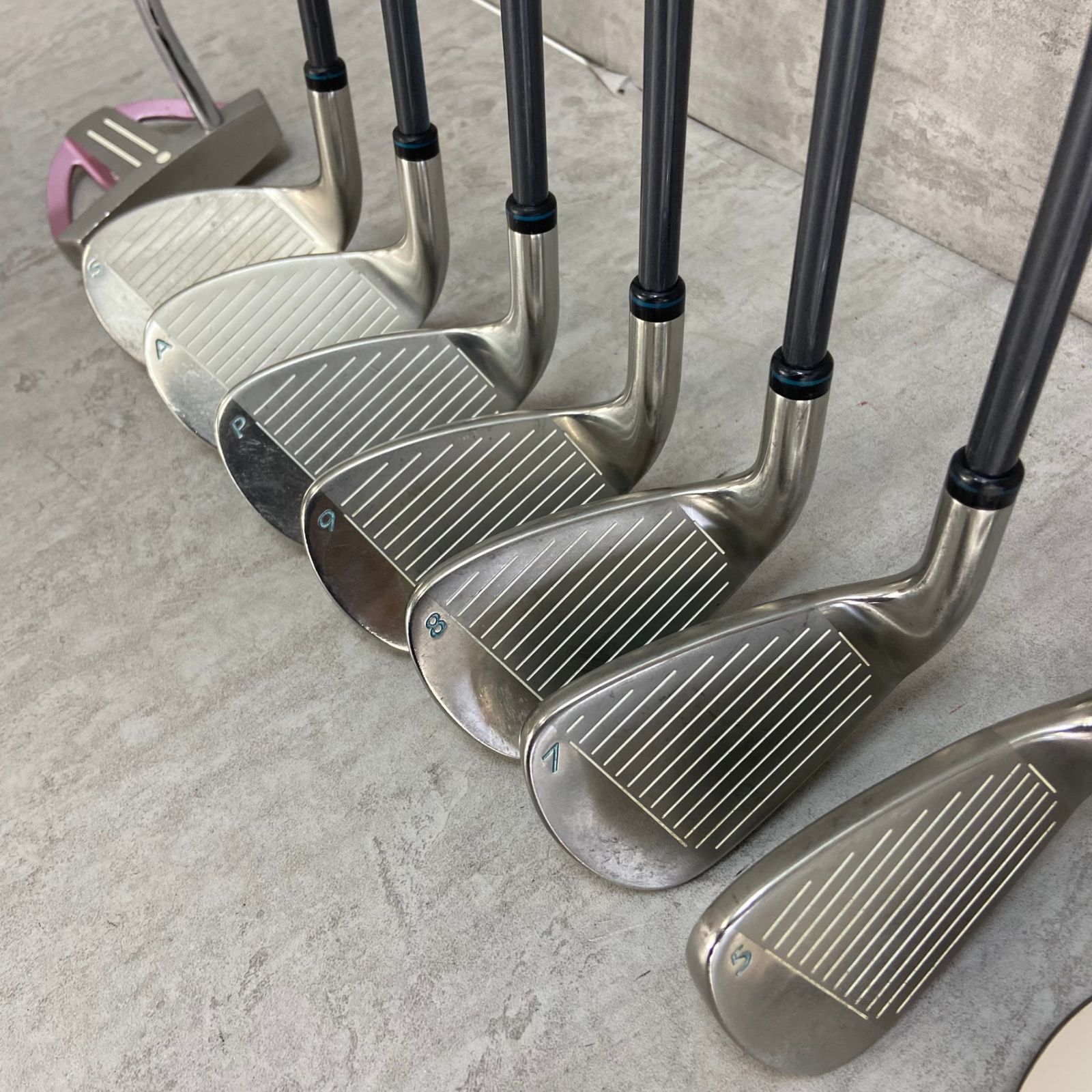 Callaway - Callaway　キャロウェイ PRGR　プロギア　レディースゴルフ12本セット　カーボン　右利き用　キャディバッグ　初心者おすすめ　入門用 Callaway キャロウェイ PRGR プロギア レディースゴルフ12本