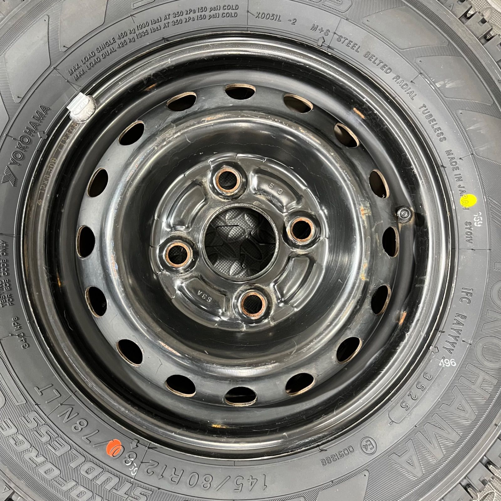 スタッドレスタイヤ 冬タイヤ