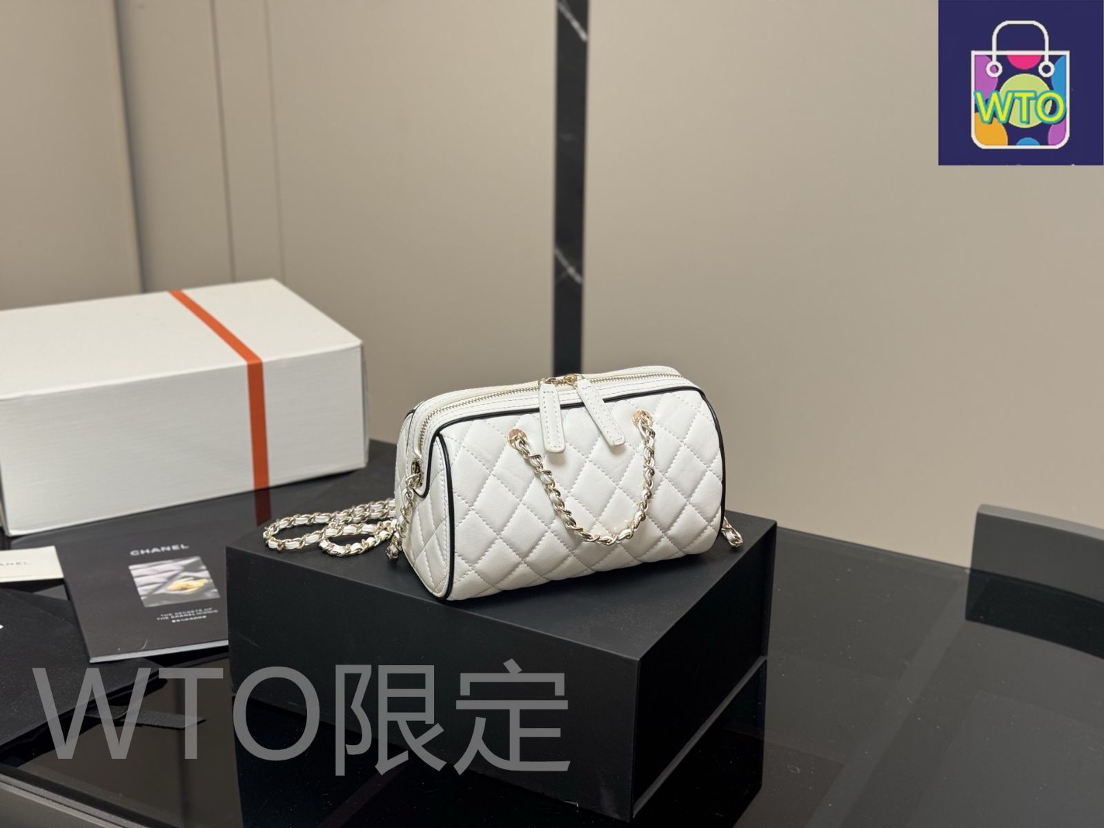 絶対欲しい!携帯もお財布も入るサイズ CHANEL ボウリングバック 今日特価】Chanel シャネル 25Pボウリングバッグ 人気の高い