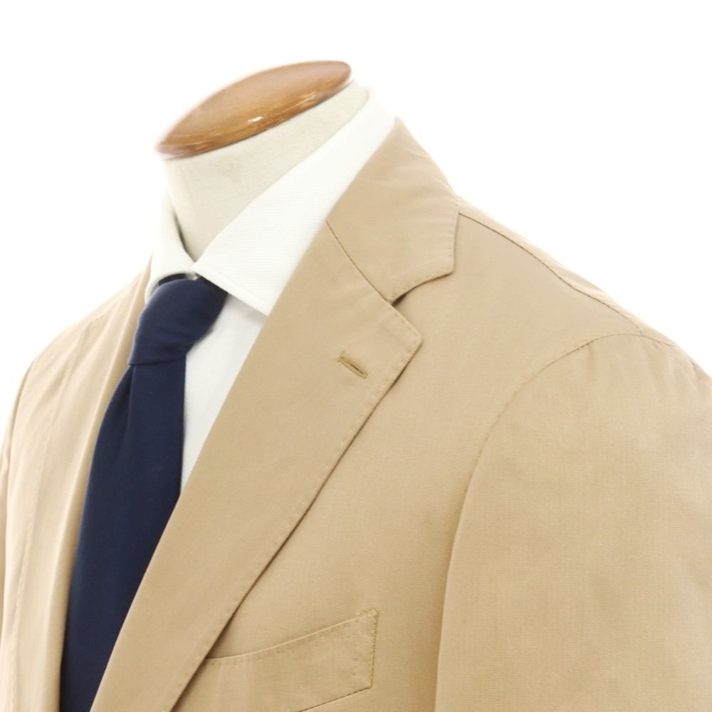 LARDINI ベージュ コーデュロイスーツ A man in refined neutral beige. 全身をベージュ系の