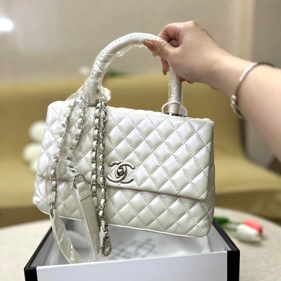 *パールチェーンが可愛い*【CHANEL】ラウンドハンドバッグ CHANEL シャネル バッグ ハンドル チェーン パール キルティング