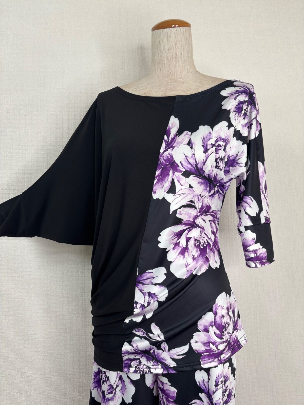 全国送料無料！ 社交ダンス ブラック×パープル 変形スリーブ 裾スリットフ パンツ パンツセットアップ 衣装 【最短翌日配送】