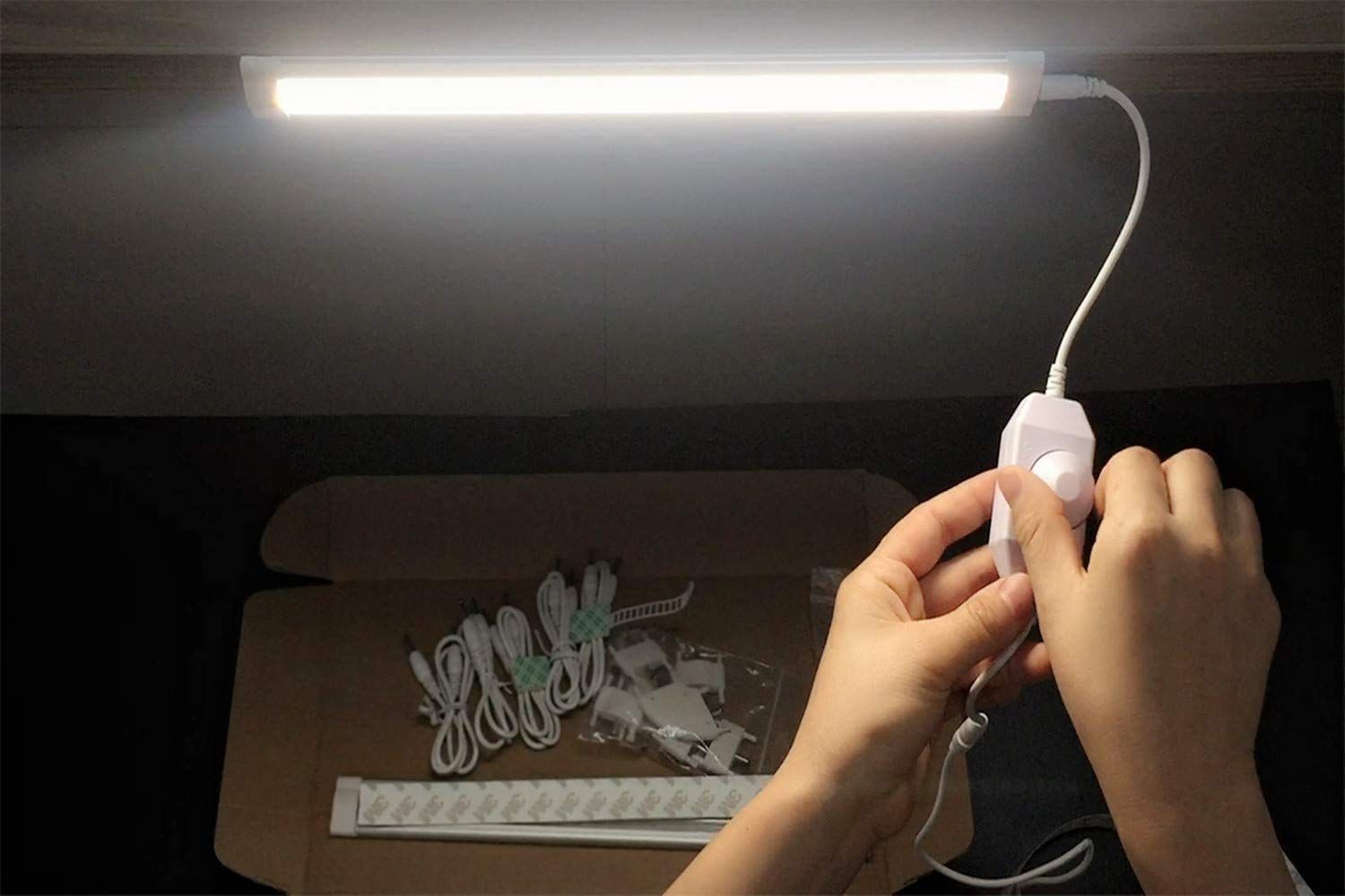 セール開催中！ 数量 キッチン照明 キャビネット 室内照明 明るさ調節でき カウンタートップ オシャレ 本棚照明 コンパクト 机灯 ACアダプター付き 節電 ディスプレイキャビネットライト 電球色 作業台ランプ キッチンライト バーライト 流し台照明 キャビネットライト