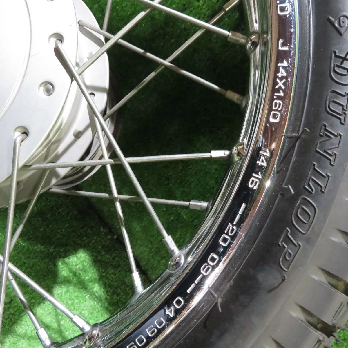 JA07 郵政カブ110 フロントホイール14インチ スタッドレスタイヤ付き