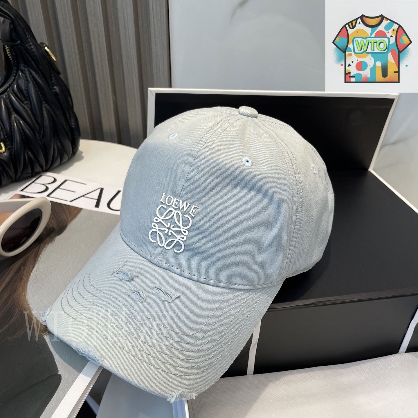 LOEWE クリームベースボールキャップ男女兼用