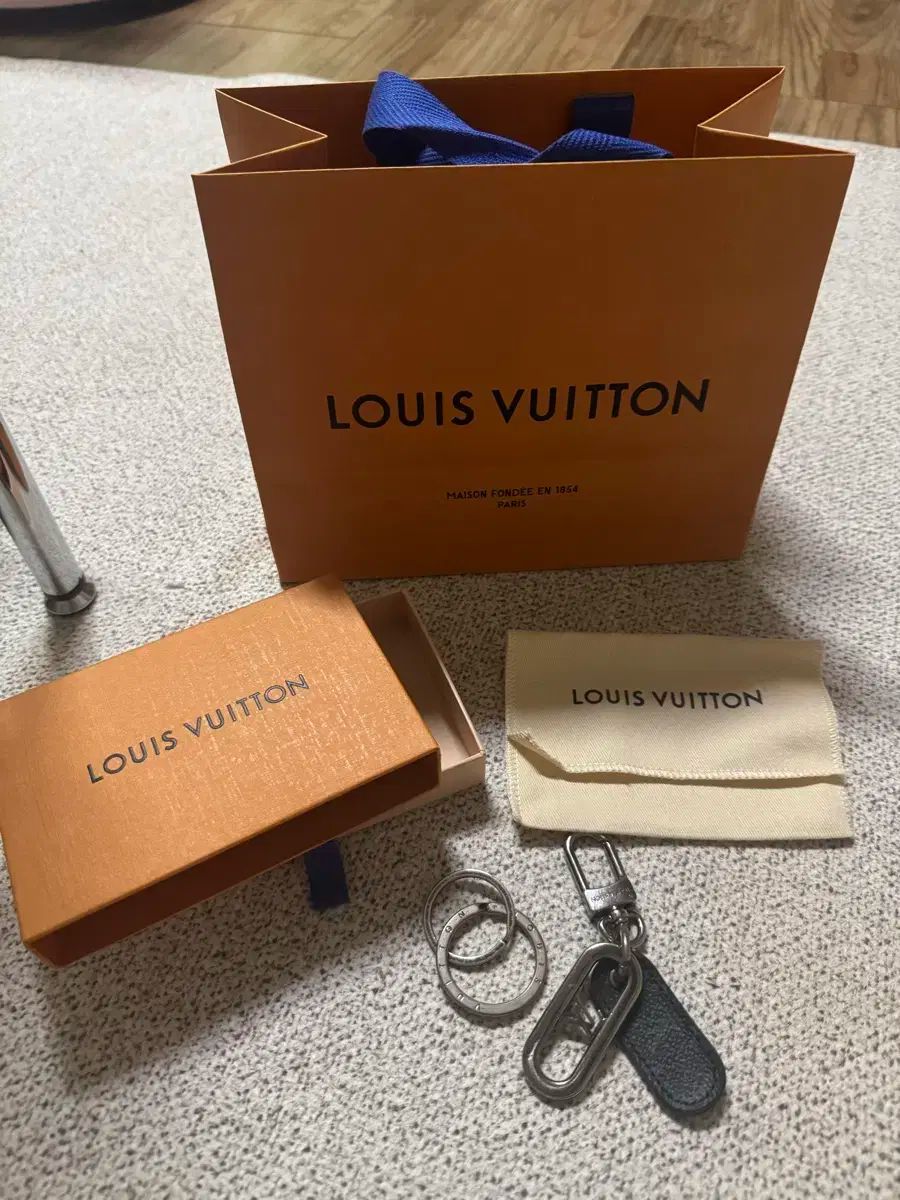 LOUIS VUITTON キーリング LOUIS VUITTON ルイヴィトン キーホルダー・LV スケートボード