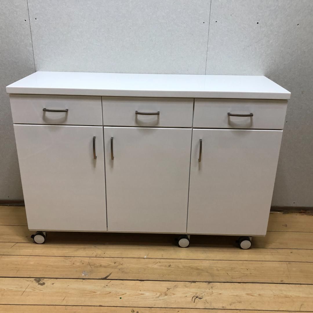 美品！キッチンカウンター 白エナメル リビングボード 幅120×奥行50×高さ86㎝ ニトリ ホワイト キッチン収納 リビング収納 札幌市 西岡店 ニトリ キッチンカウンター 幅120 ホワイト 鏡面仕上げ