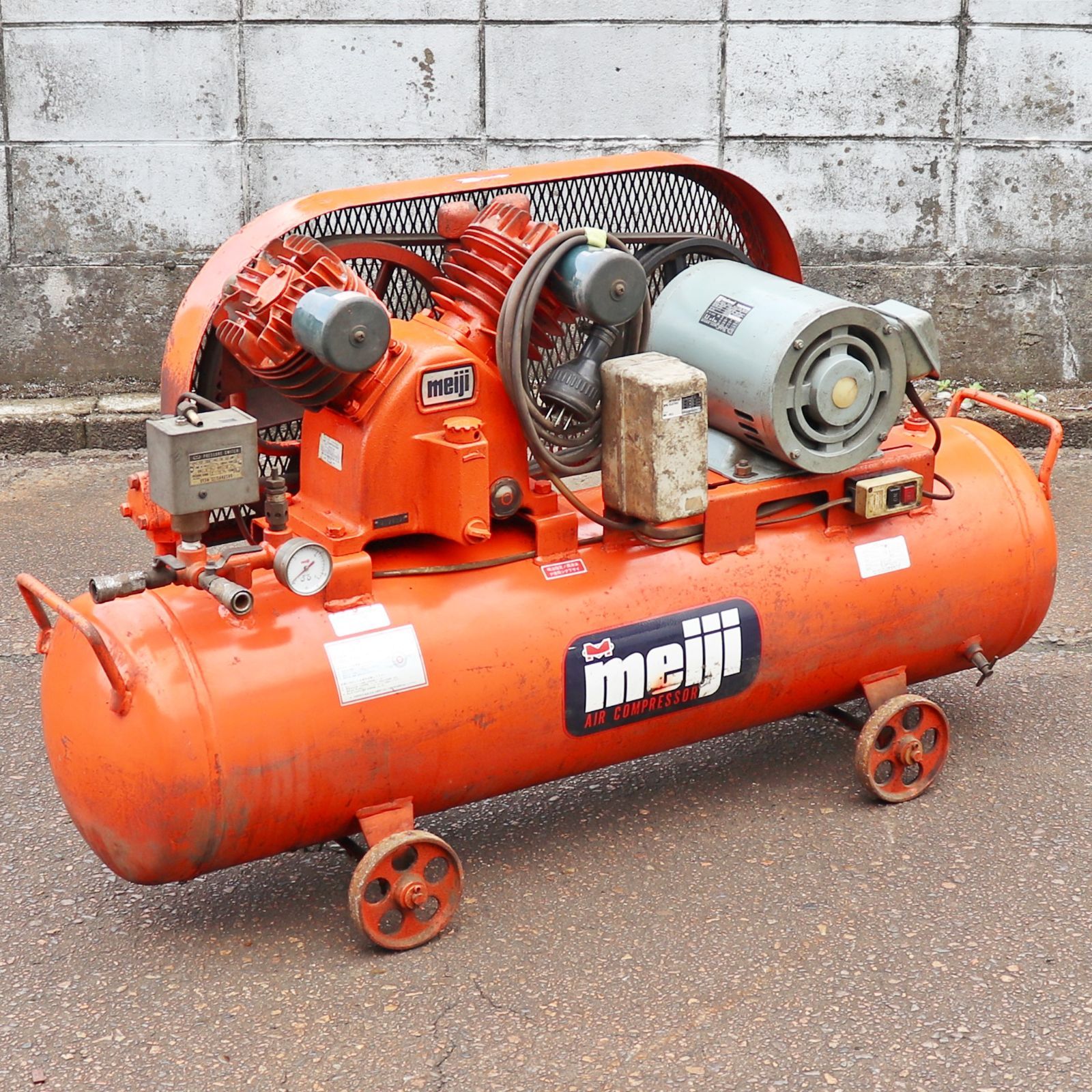 新潟発 引取限定 meiji 明治機械製作所 コンプレッサー GH-3B 三相 200V 2.2kW 80 中古 動作確認済み 実働 タイヤ交換 整備  清掃 3馬力 倉庫保管 - メルカリ