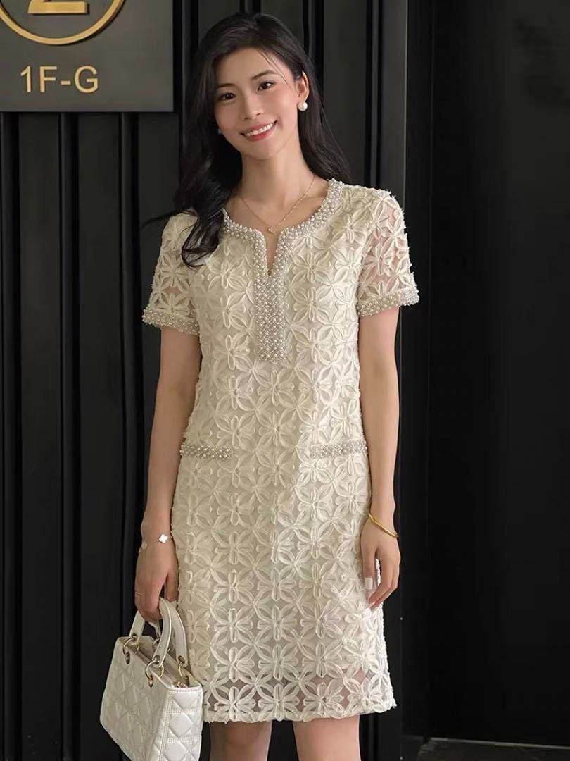 派手すぎないパール感 結婚式,パーティーに最適なひざ丈ワンピース 派手すぎないパール感 結婚式パーティーに最適なひざ丈