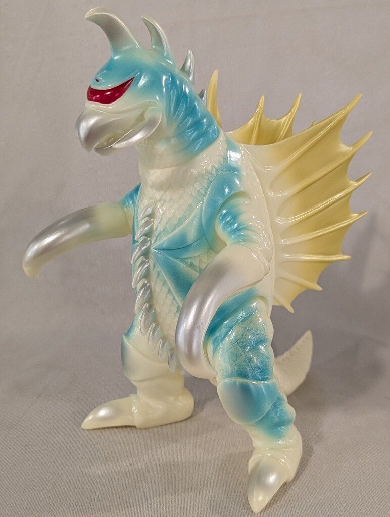 マーミット 世紀の大怪獣シリーズ ガイガン/蓄光成型/金/緑/赤