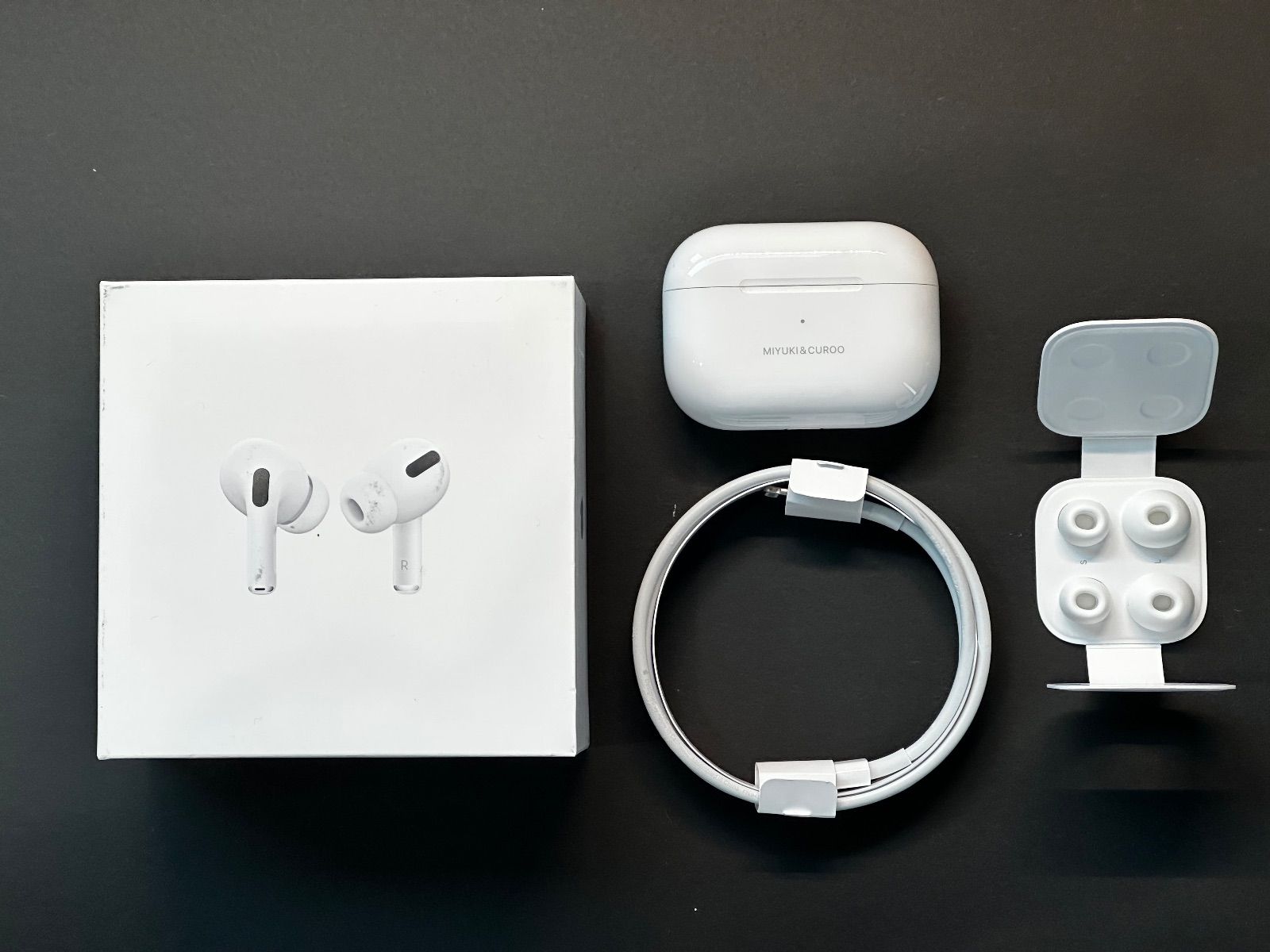 送料無料限定セール中 Apple AirPods Pro 第1世代 シリコンケース付き