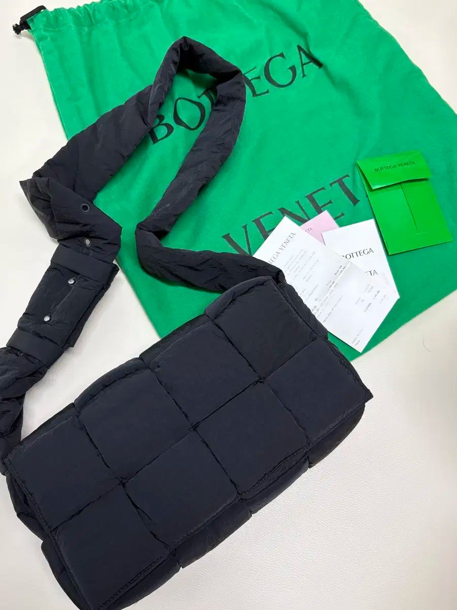 Bottega Veneta ボッテガヴェネタ パッド入りカセットバッグ