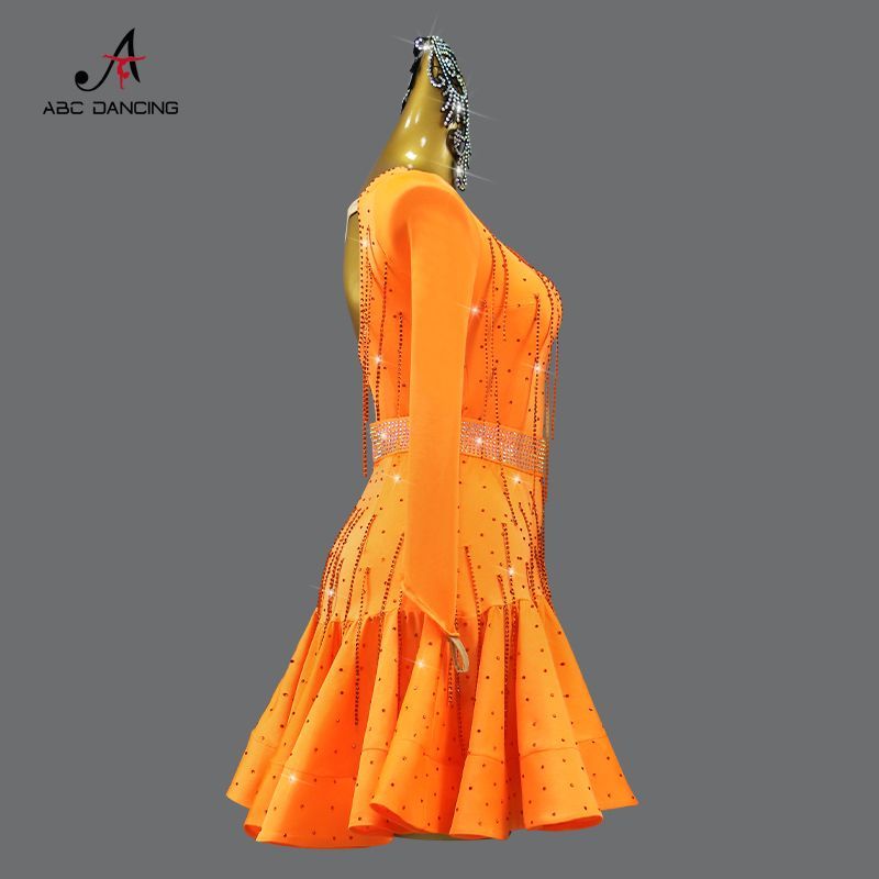 演出服 パーティー