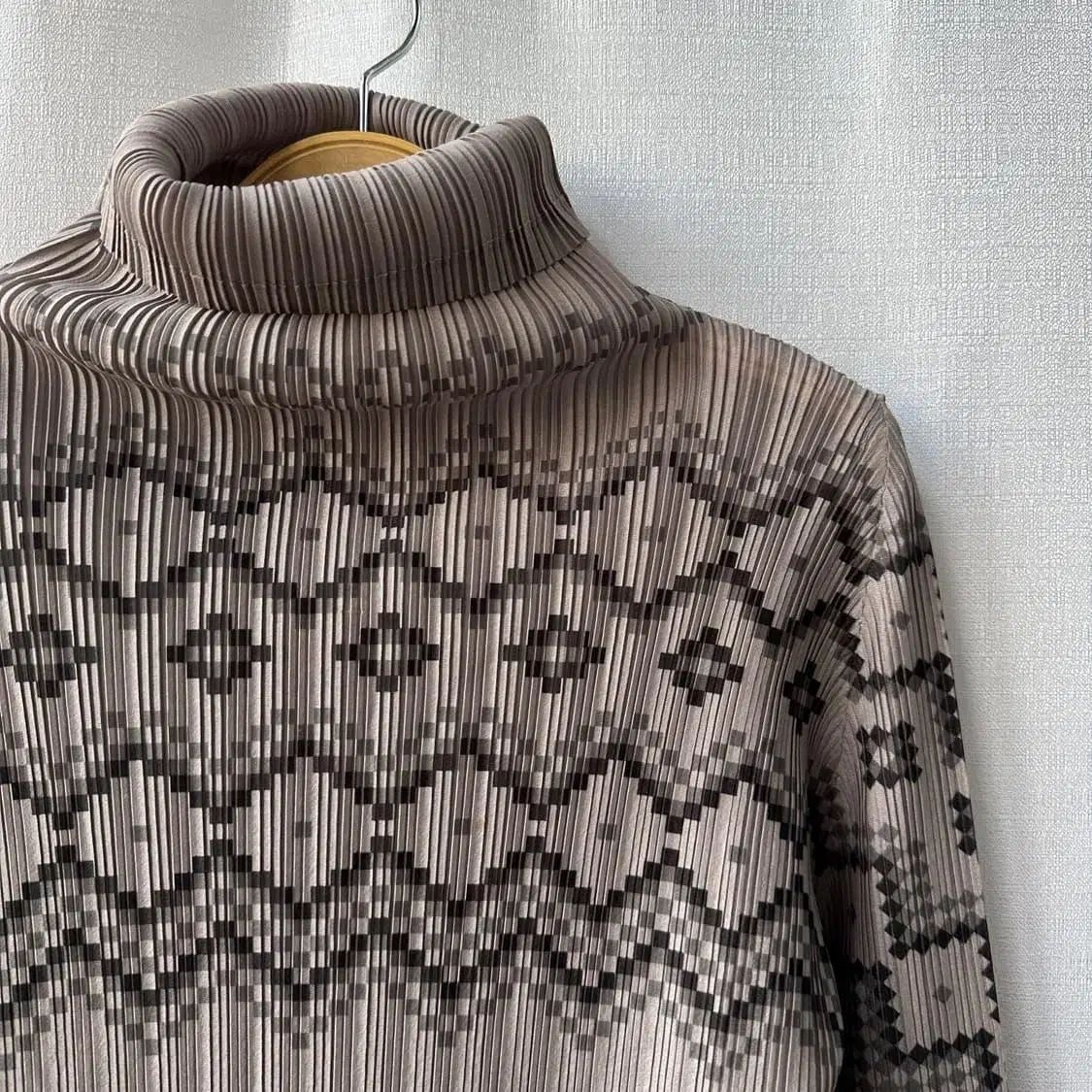 PLEATS PLEASE! ハイネック トップス サイズ3 イッセイミヤケ 19322118_42589245_1000.jpg