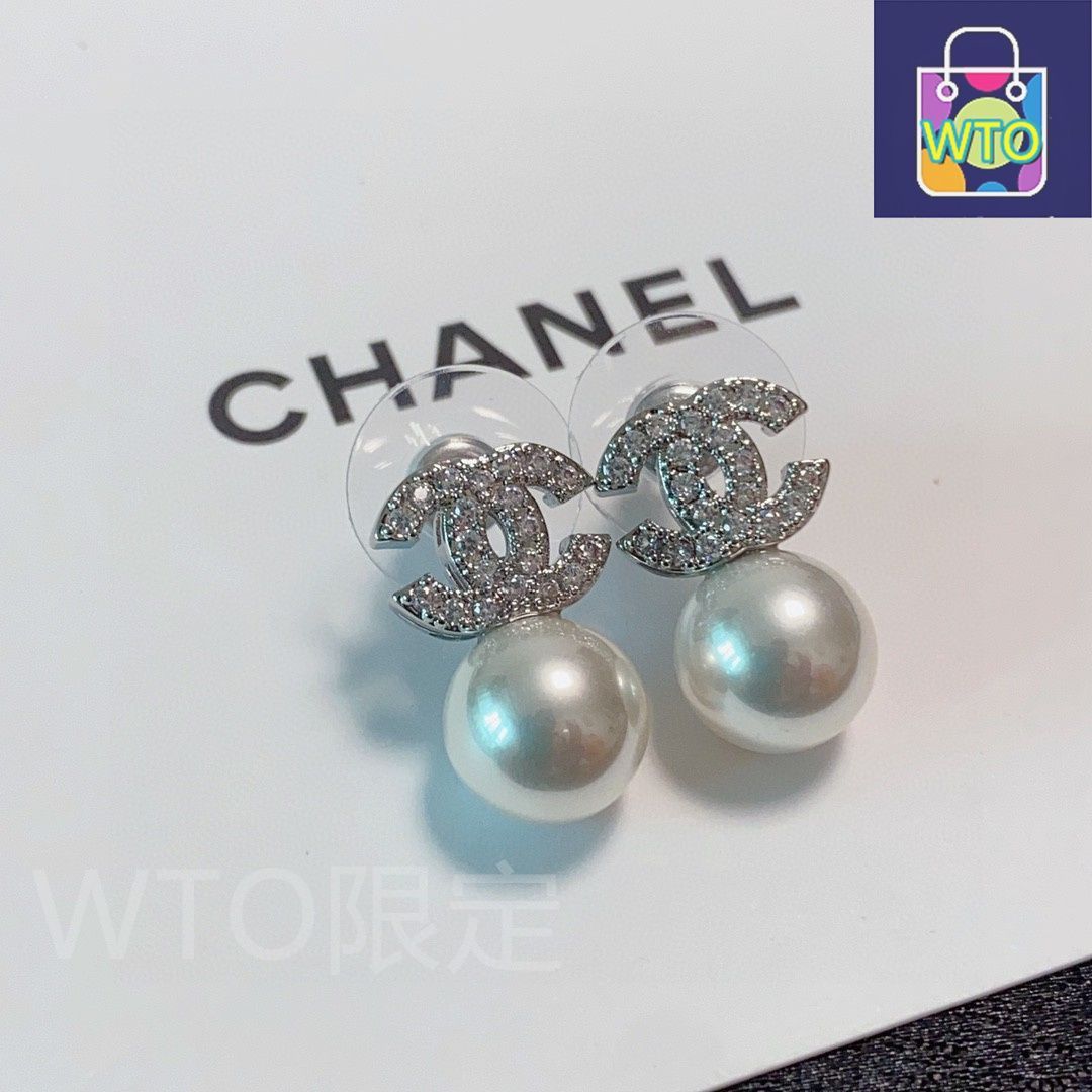 ChanelのダブルCパールのイヤリングです
