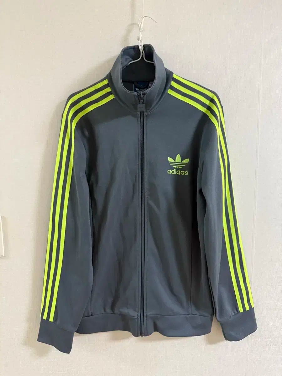 アディダスヨーロッパジャージ 蛍光ライン