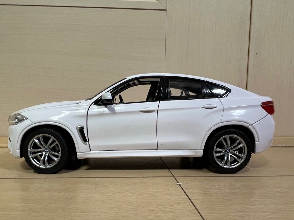 BMW X6 M ミニカー SUV 1/24 H114 - メルカリ