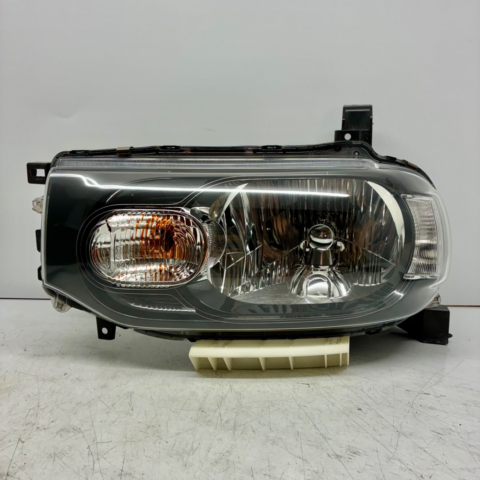 Y 美品【コーティング済】日産 Z12 NZ12 キューブ ヘッドライト ランプ