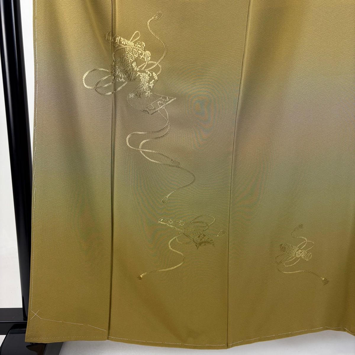 付下げ 身丈161cm 裄丈67cm M 袷 袋帯セット 巻物 組紐 刺繍 ぼかし 黄土色 正絹 秀品