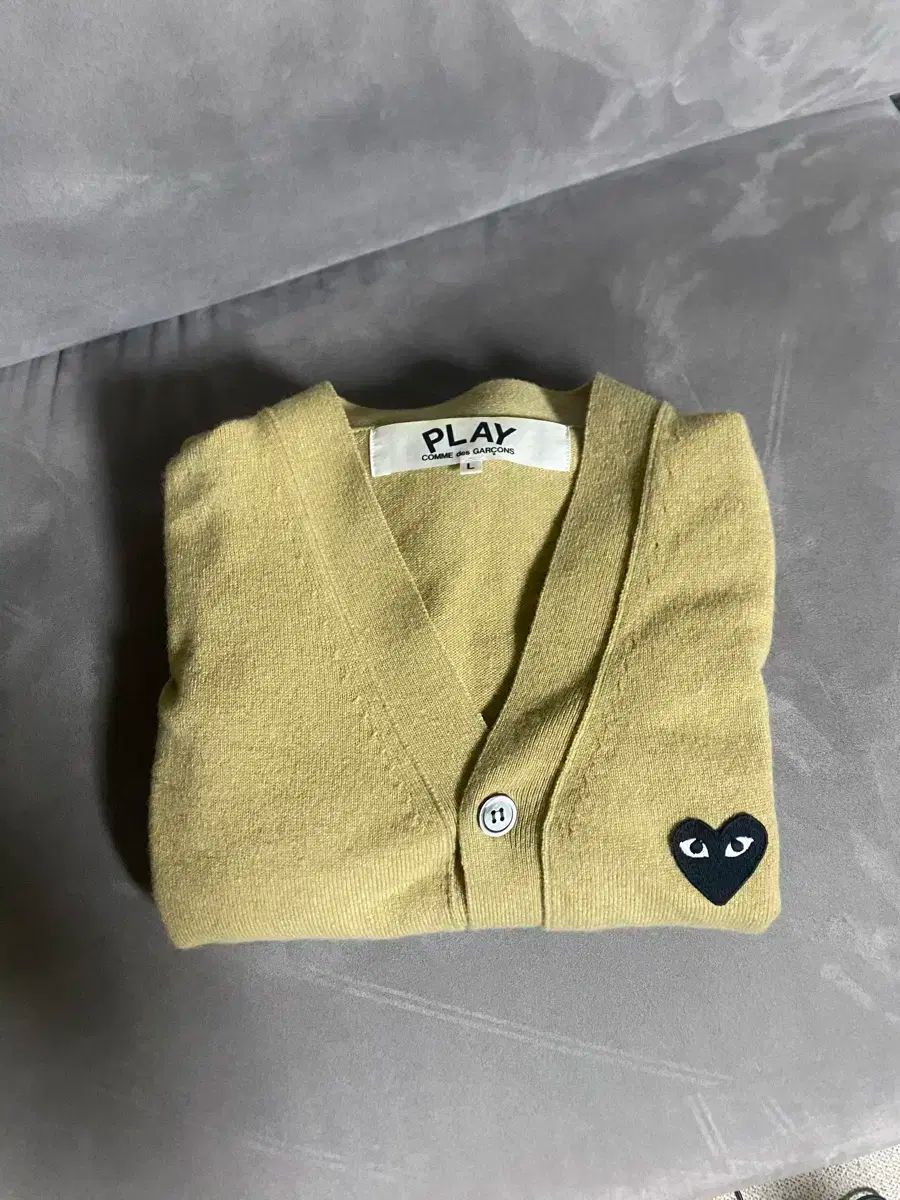 L コム デ ギャルソン PLAY ブラックワッペン カーディガン