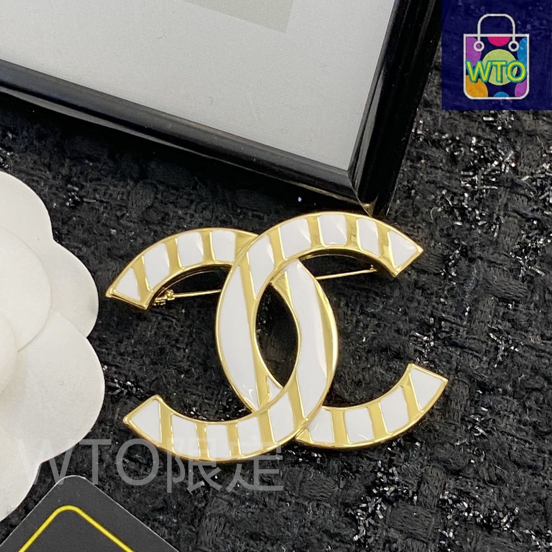 今日特価】CHANEL シャネル プラチナム ダブル C ブローチ