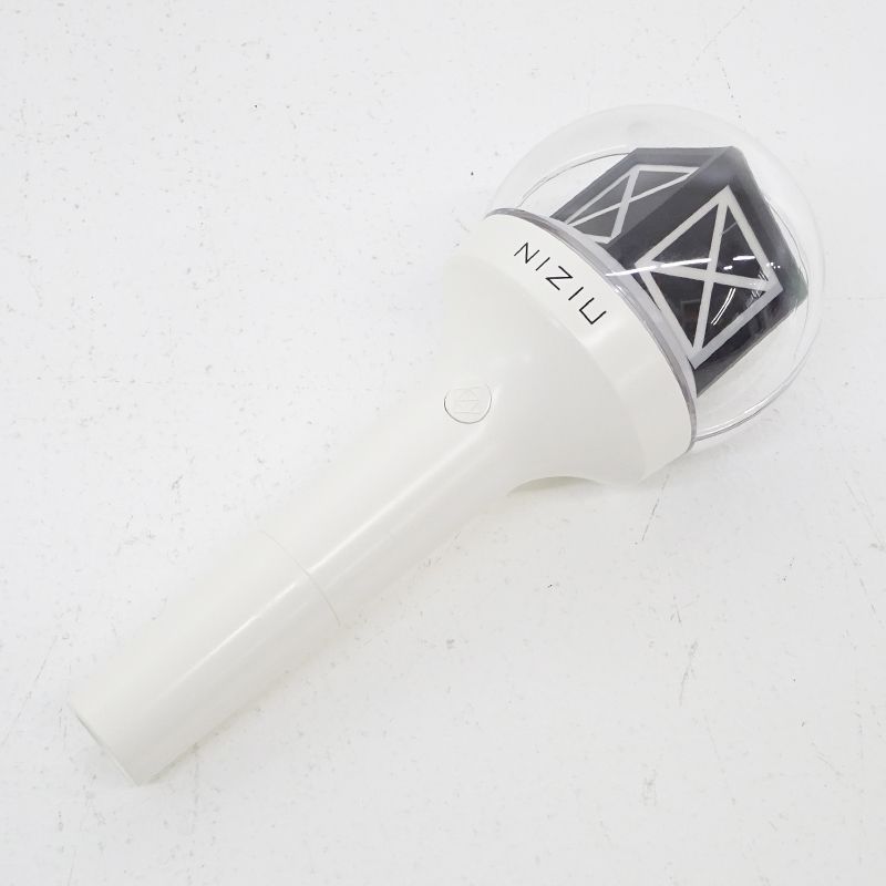 三重店 NiziU OFFICIAL LIGHT STICK 公式ペンライト ニジュー ライトスティック 353-B973
