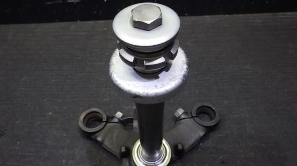 ヤマハ YB-1FOUR（12V） UA05J ステアリングステム Y144-16