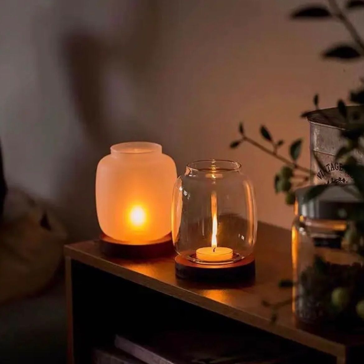 置物 キャンドルホルダー 壁掛けタイプ 防風ガラスカバー付き 北欧 日本風 インテリアランプ テーブルランプ メタル製 アンビエント 照明 デコレーション キッチン ダイニング ティーテーブル 装飾 雰囲気作り デザイン雑貨 室内 照明 雑貨 オブジェ