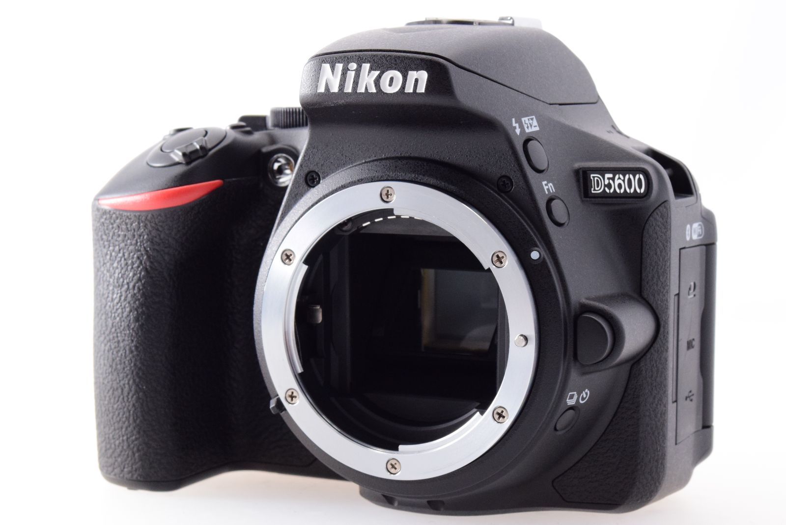 【ほぼ新品】ショット数932！ Nikon D5600 ダブルズームキット ブラック 標準と望遠レンズセット