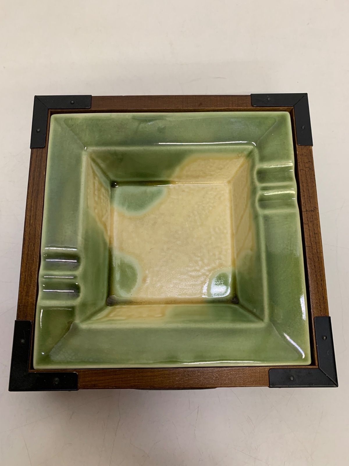 Chopard デザイン 陶器灰皿 【最大500円クーポン】 陶器でできた波型