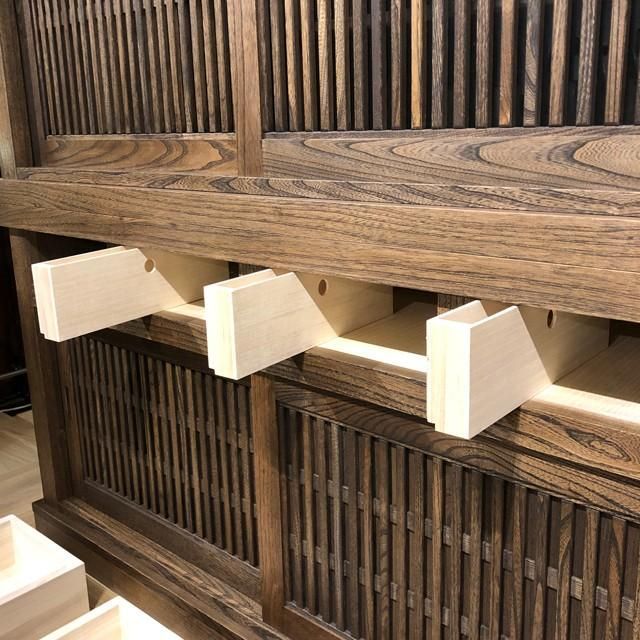 カリモク家具　飾り棚 茶箪笥 水屋箪笥 キャビネット 茶棚 　和風家具レトロ 水屋箪笥 茶箪笥 食器棚 和家具 民芸調家具 アンティーク タモ