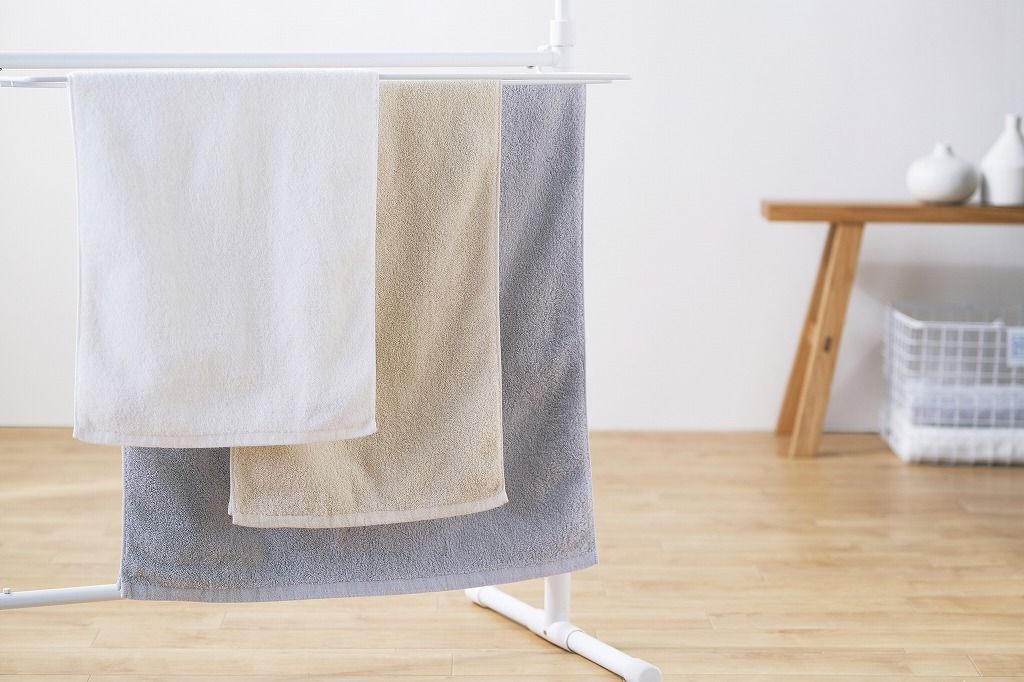 アイリスオーヤマ 綿100％ 今治タオル 高密度 抗菌防臭加工 ライトグレー 4枚セット K103979F IRIS OHYAMA