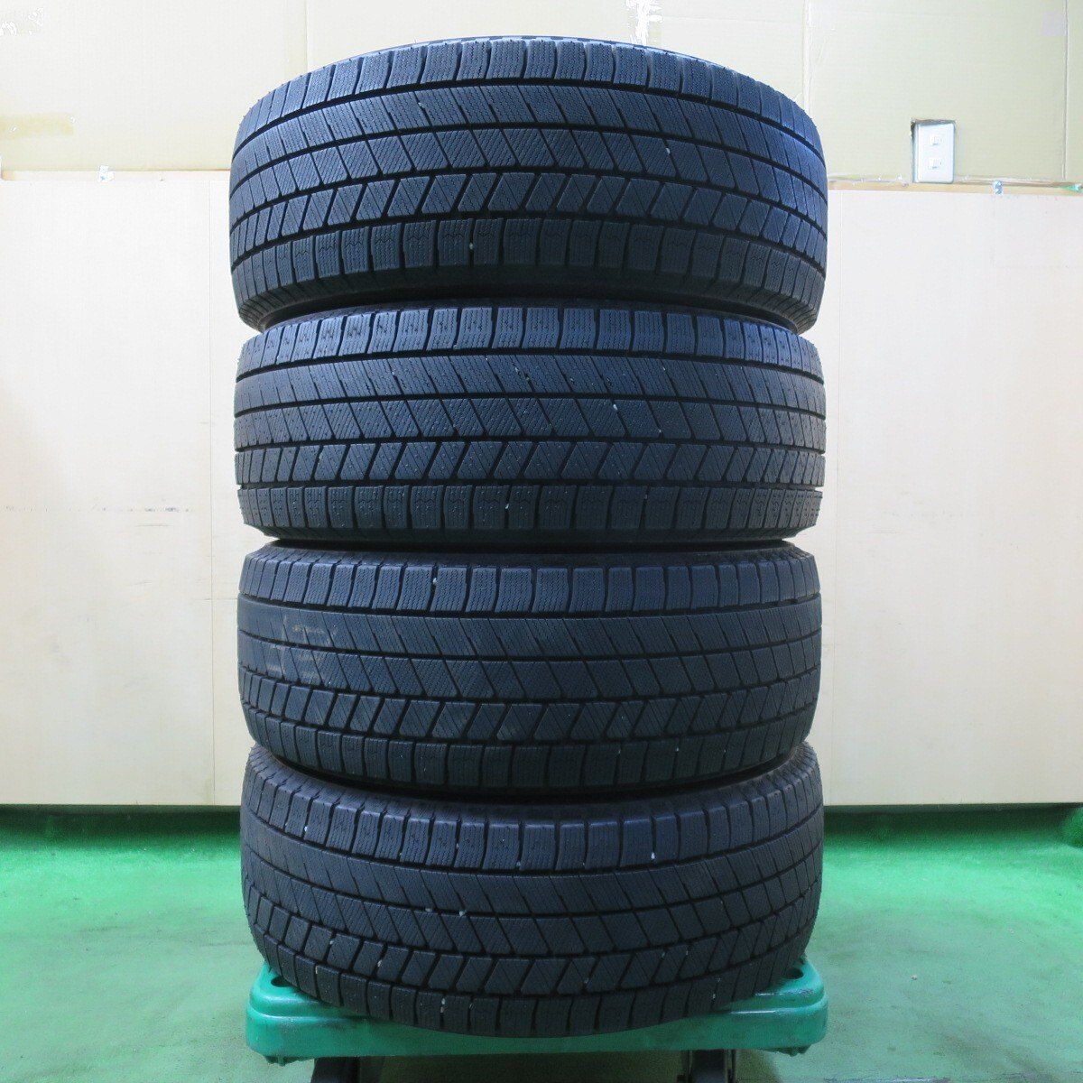 VRX3 215/55R18 バリ溝！ VRX3 215/55R18 バリ溝！
