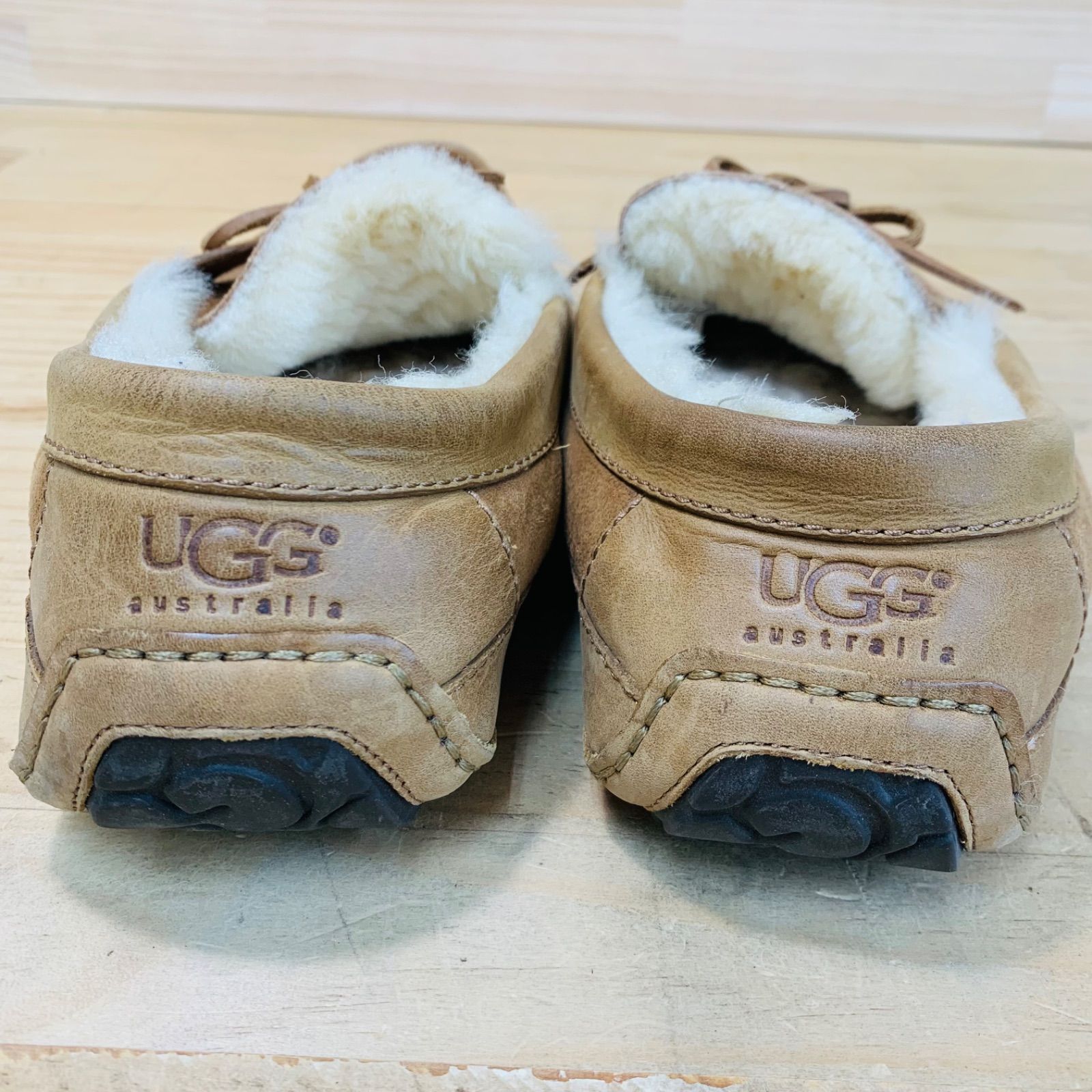 V30822 UGG メンズ バイロン モカシン ムートン スリッポン