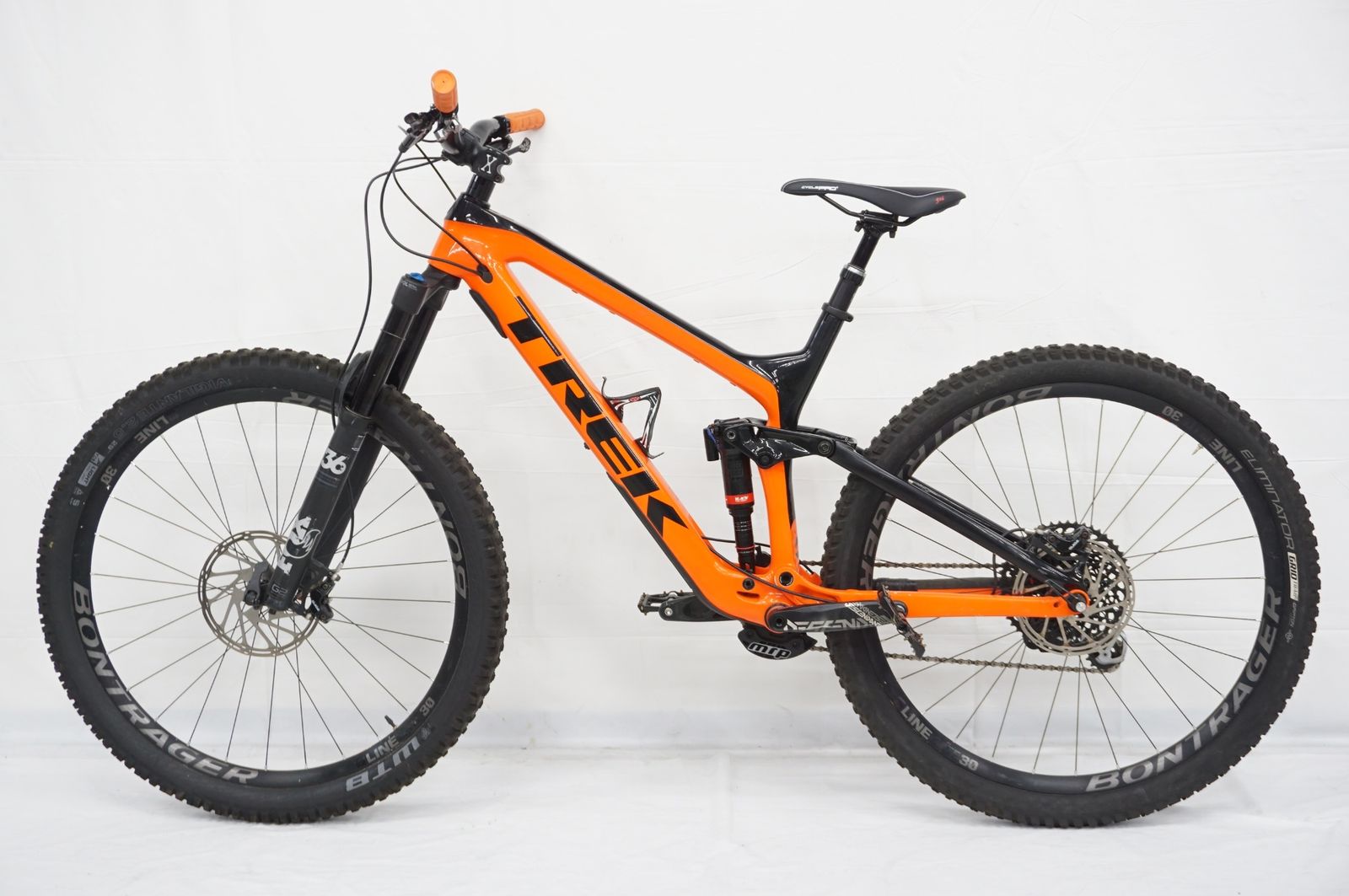 ジャンク TREK 「トレック」 SLASH 9.8 2018年モデル マウンテン