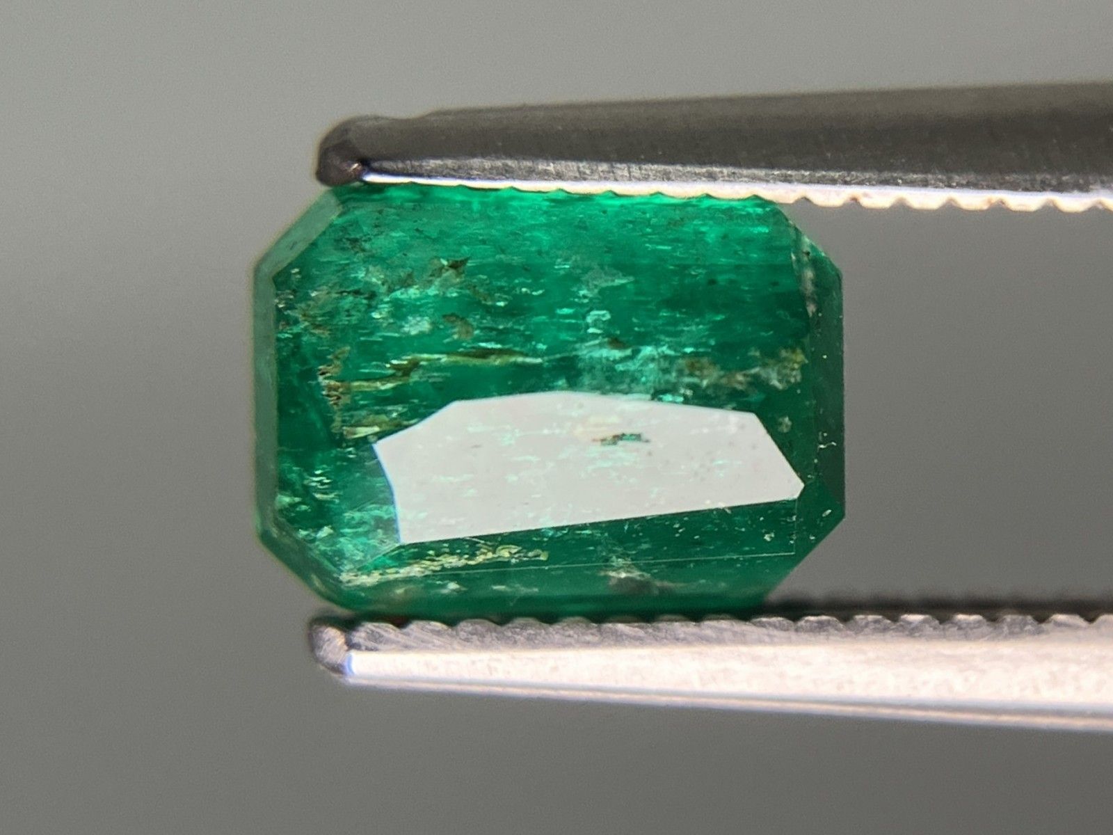 エメラルド 天然 1.425ct 中央宝石ソーティング付き 7.42㎜×5.36 エメラルド 天然 1.425ct 中央宝石ソーティング付き 7.42㎜×5.36