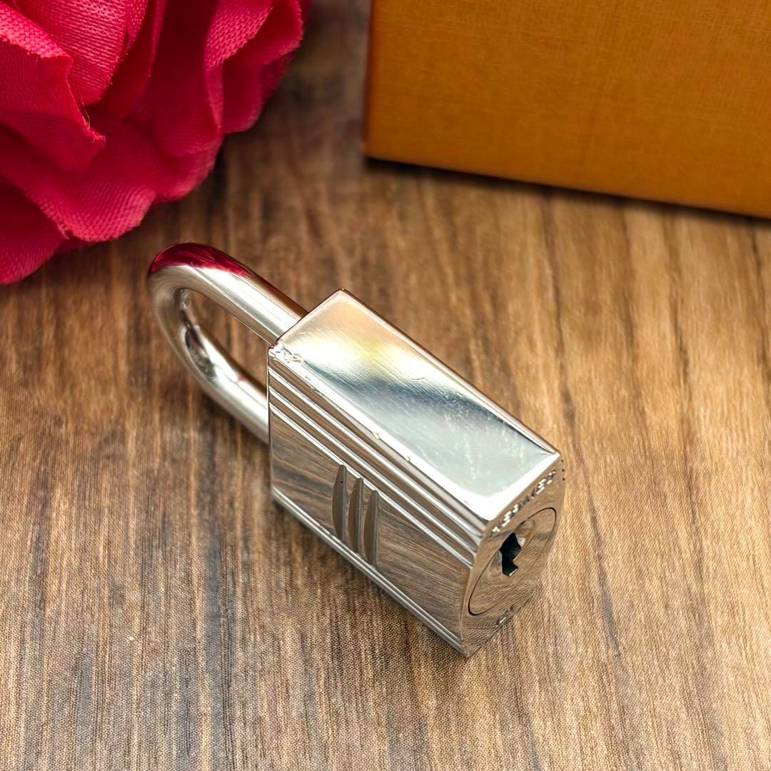 ⛄極美品⛄エルメス カデナ パドロック南京錠 鍵 no.121 シルバー#327 ⛄極美品⛄エルメス カデナ パドロック南京錠 鍵 no.121 シルバー#327