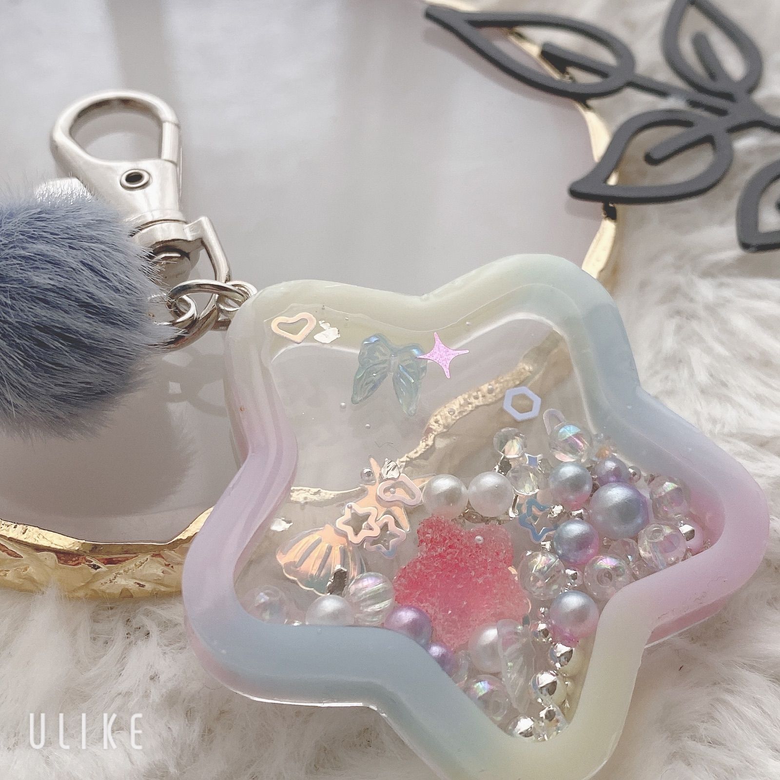 レジン シェイカーキーホルダー 星 - メルカリ