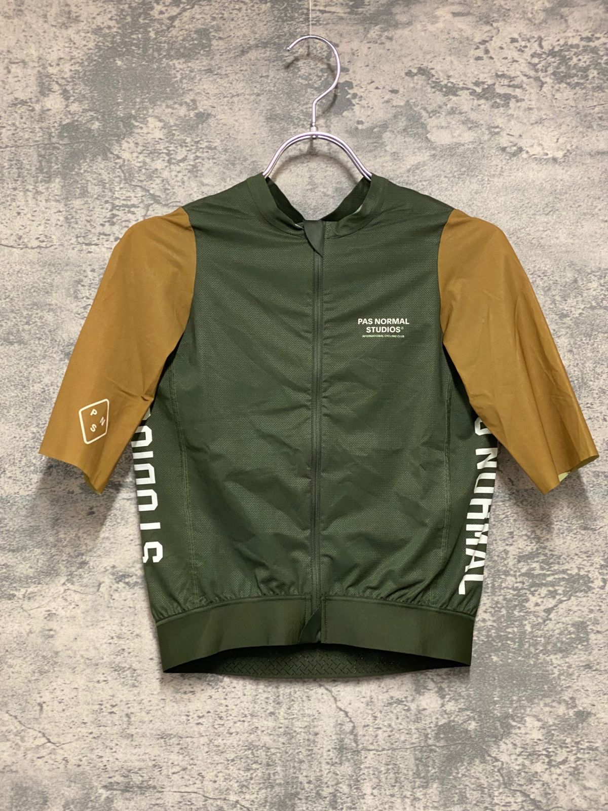 新品 パスノーマルスタジオ メンズ ソリチュード ミッドサマージャージ