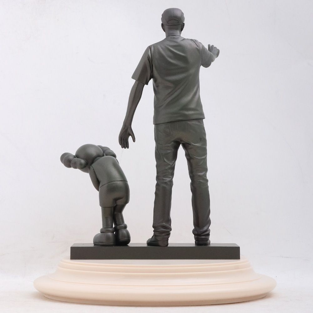 未使用 MEDICOM TOY × KAWS オリジナルフェイク フィギュア - メルカリ