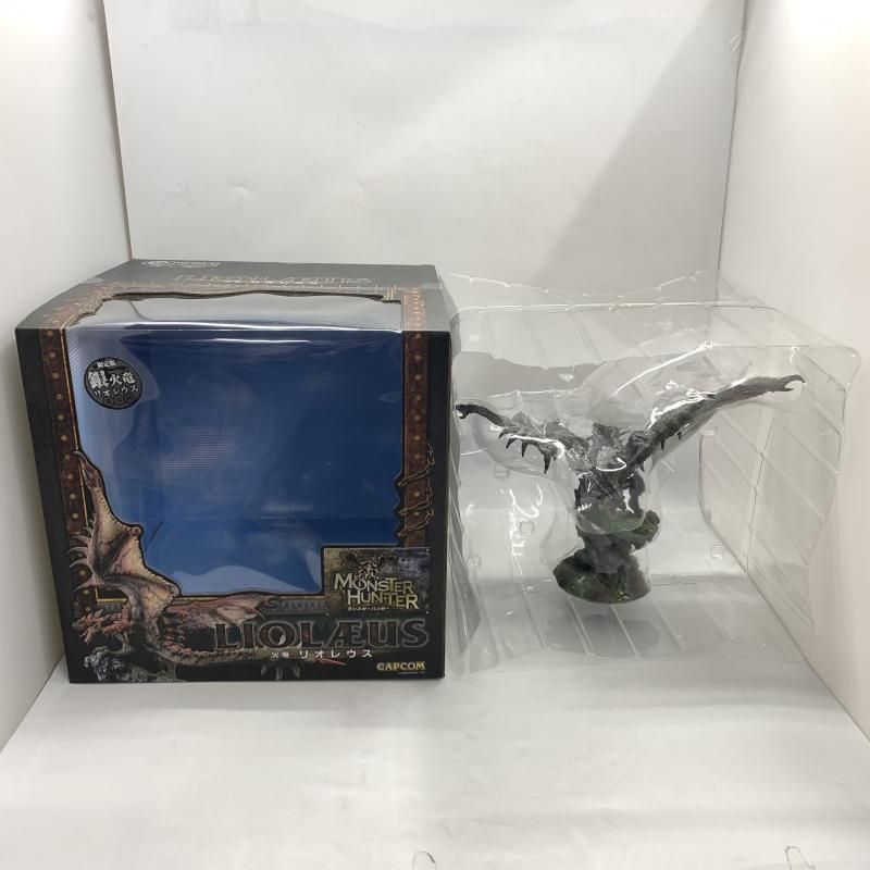 【限定版・未開封品】銀火竜 リオレウス 希少種 フィギュア　クリエイターズモデル Amazon.co.jp: モンスターハンター 銀火竜 リオレウス 希少種