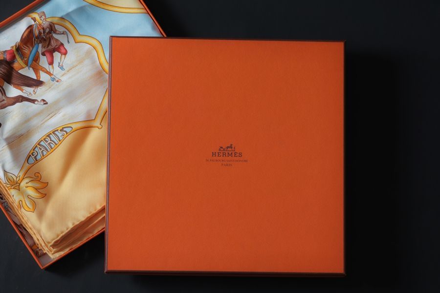 HERMES エルメス カレ90 スカーフ LES CHEVAUX DES MOGHOLS ムガル王朝