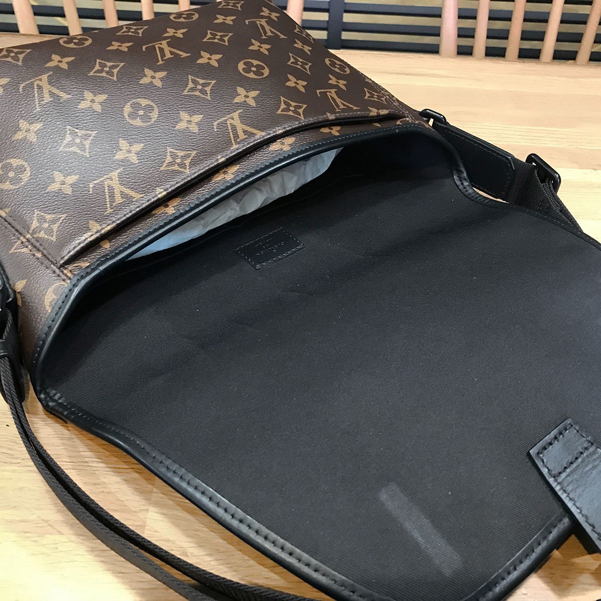 超美品】ルイヴィトン モノグラムマカサー マグネティック 
