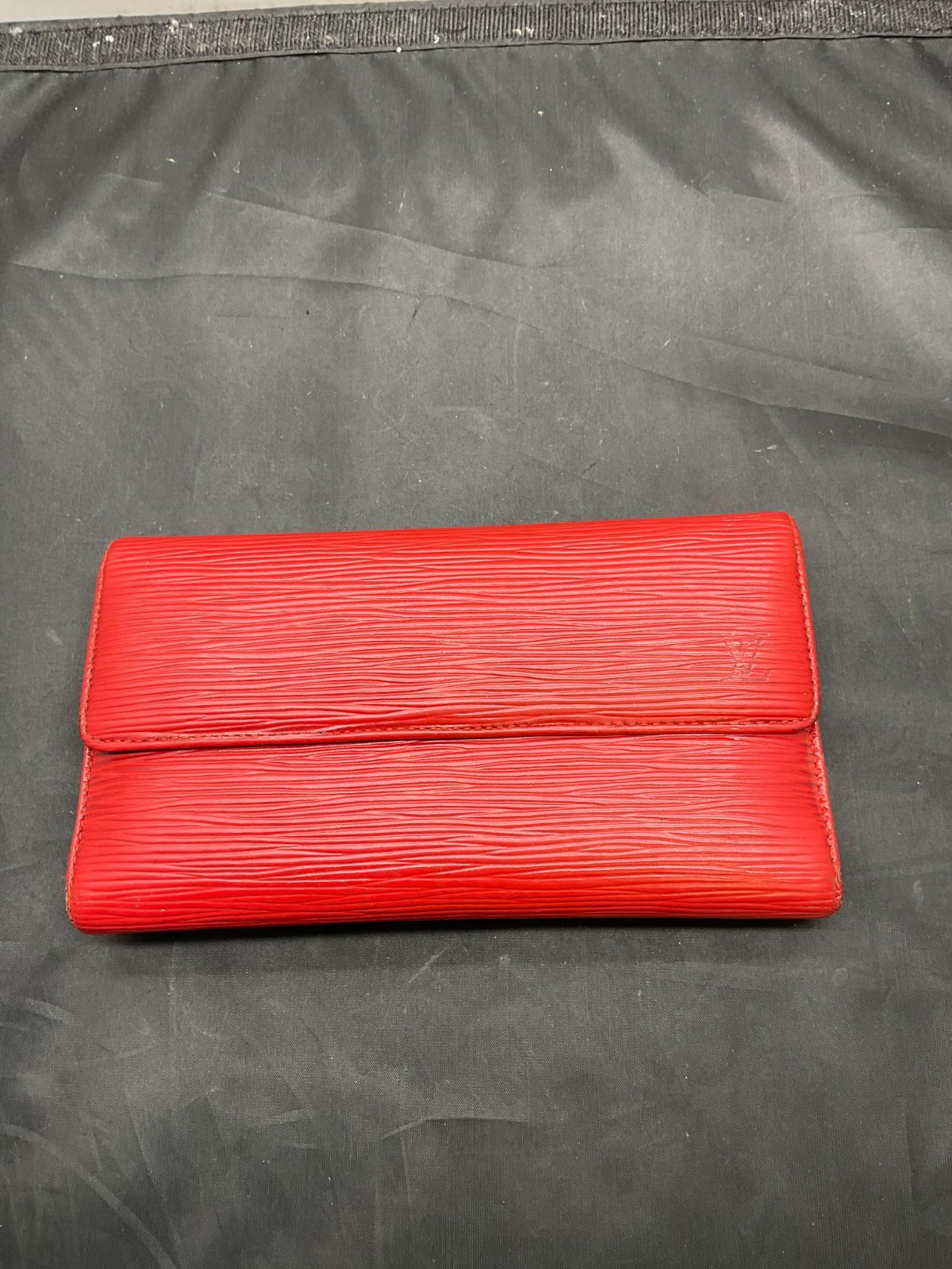 ルイヴィトン エピ 長財布 赤 B25060494 - メルカリ